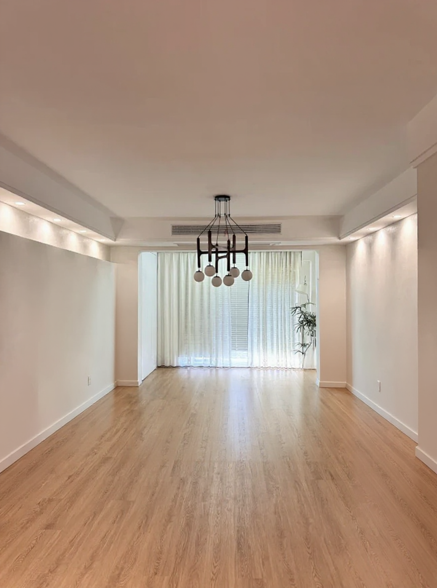 AI Room Cleaner Sample: Clean Up & Empty Room Photos | VisualGPT